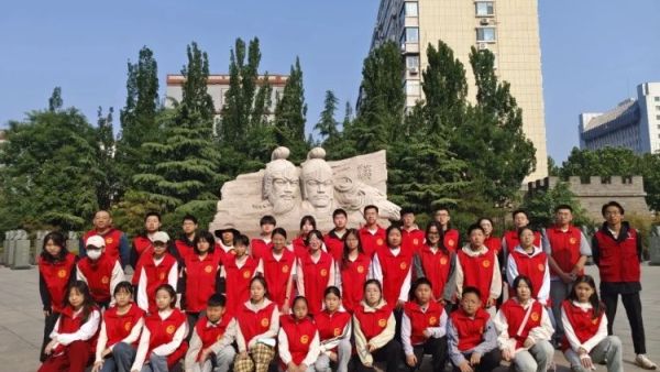 火红五月持续开展小行动推动大文明 临汾市文明交通志愿者协会持续开展文明交通进社区宣传活动