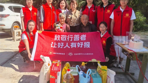 以爱之名致敬行善者----吕梁市离石区青年志愿者协会母亲节特别行动联合全省公益伙伴为收养弃婴的妈妈们送上祝福与敬意