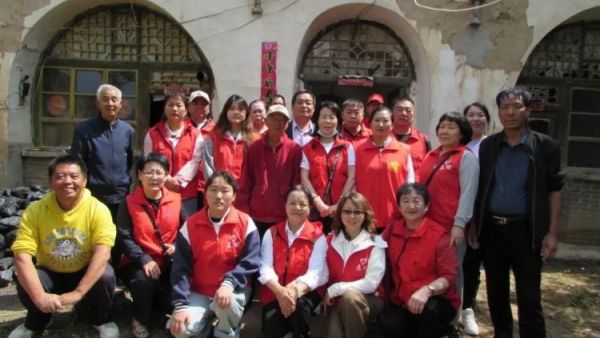 情暖端午爱洒韩沟——忻州春晖公益团队志愿者去忻府区豆罗镇韩沟村下佐村慰问五户孤寡老人送上粽子、米面、生活用品