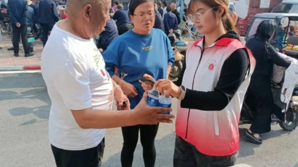 正能量赋能乡村振兴 长治市正能量公益协会组织志愿者助力潞州区五马街道北山头村文化集市