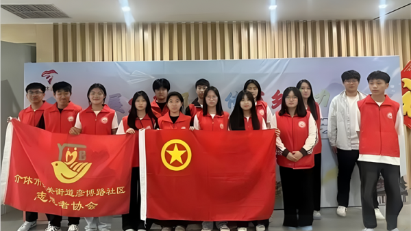 志愿微光汇童梦共赴六一心舞台 介休市北关街道彦博路社区志愿者协会组织志愿者为介休市六一少儿艺术精品文艺晚会提供志愿服务