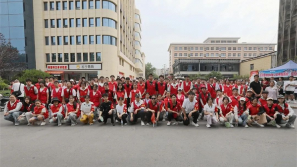 爱心助考为爱护航 临汾市文明交通志愿者2025年爱心助考700余人次护航高考学子