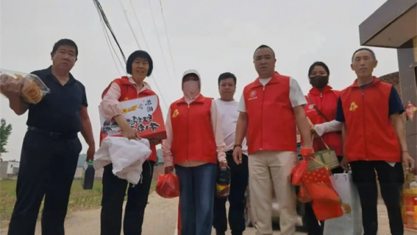 忻州阳光爱心公益志愿服务队开展“端午送粽子暖心”之旅两天看望了五家生活困难户资助了生活物资