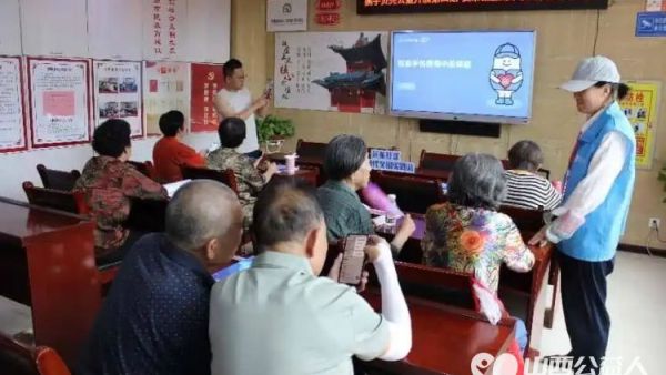 太原市小店区平阳路街道滨东社区联合贝壳公益:智慧助老课堂再开讲手机课成了银发族新时尚