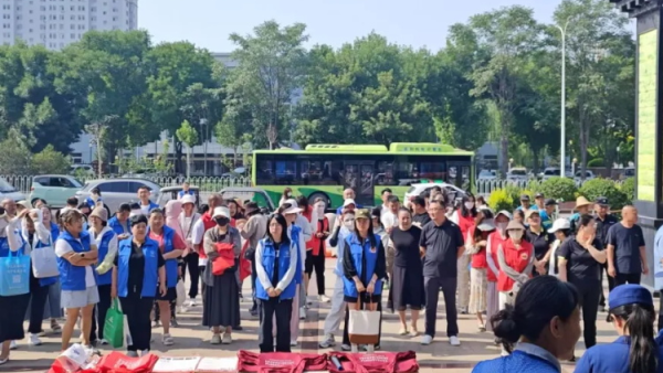 晋中新青年高校志愿者联合服务中心参加“安全生产月.消防安全进社区”志愿服务活动