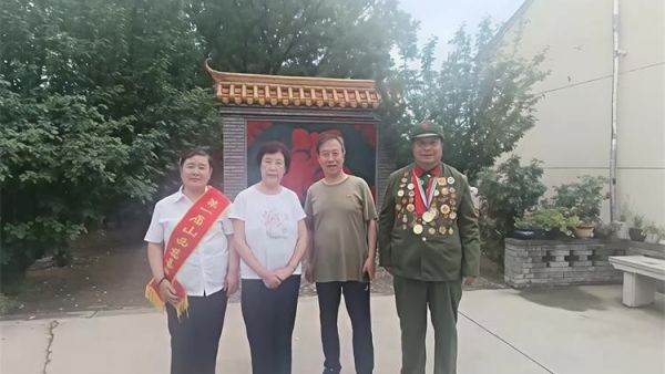 传承红色基因凝聚奋进力量----山西首届慈善行为楷模冯丽、全国道德模范提名奖赵海生双楷模携手走进昔阳县大寨参观学习