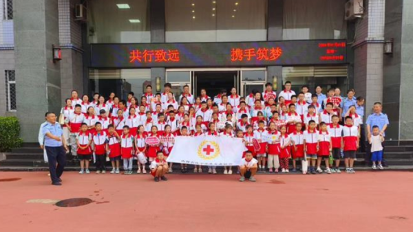 山西省第四届红十字小小宣讲员培训班走进山西省强制隔离戒毒所参观了场所了解了毒品的种类孩子们收获满满