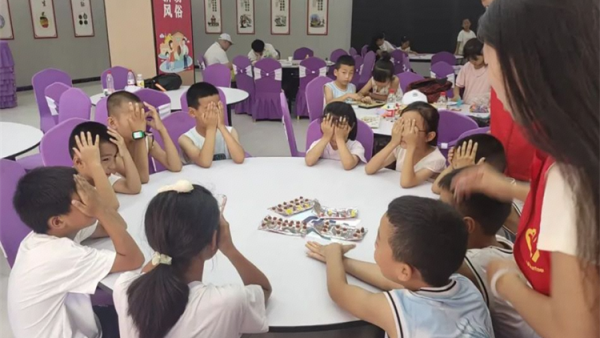 青春筑梦志愿同行----石楼县青年志愿者协会的大学生与青少年的温暖时光用专业知识与温柔态度为孩子排忧解难