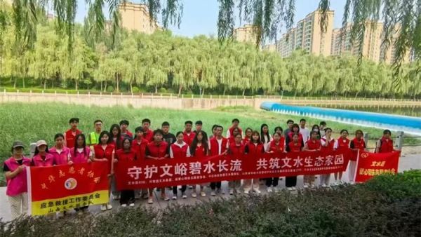 7月12日14日文水县爱心帮扶志愿者协会的志愿者开展新时代文明实践活动----守护文峪碧水长流 共筑文水生态家园