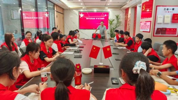 缅怀先烈伟绩传承英雄精神----太原市志愿者小分队携山西太阳建设有限公司从电影《高山下的花环》汲取奋进力量让英雄精神绽放出更加耀眼的光芒