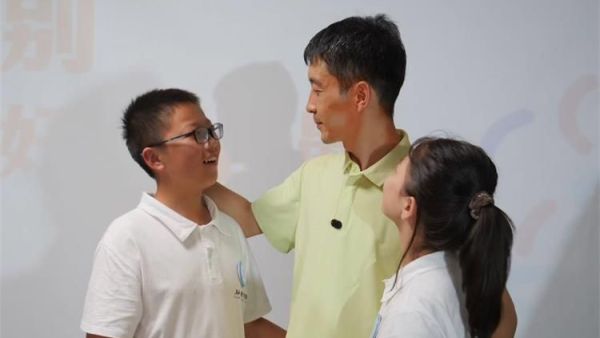 感谢马小马社会公益救助协会组织一束光研学夏令营的志愿者走进太原市灵星孤独症康复中心看望心青年