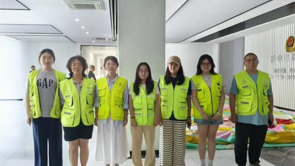 晋中新青年高校志愿者联合服务中心组织​志愿者在暑假期间​用情用爱关爱困境青少年