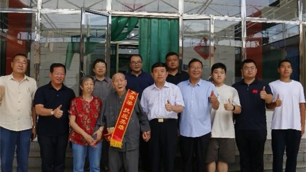 高温熔不灭赤诚致敬永不褪色的抗战脊梁 山西省爱国拥军促进会第四慰问小组奔向洪洞县抗战老兵家中慰问两位百岁英雄101岁的徐寅生和97岁的高仰瑞