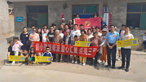太原市晋小爱帮帮派志愿者前往太谷范村镇彭温庄村慰问探访村中孤寡老人送去陪伴与关怀