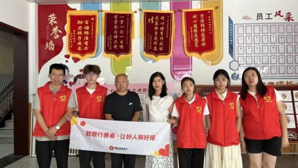 以爱为翼托举折翼之光----吕梁市离石区青年志愿者协会的志愿者走近脑瘫儿童康复路上的追光者张智勇