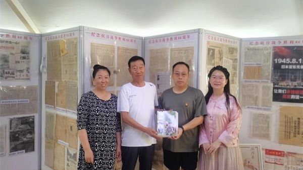 传承雷锋精神共沐文明新风----太原市烛光志愿服务中心主任孟小平一行参观王立功收藏馆