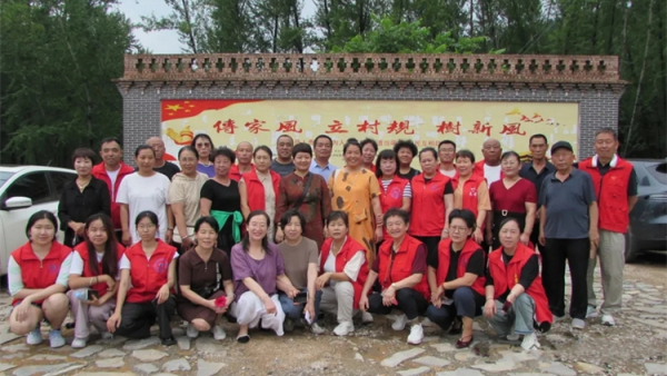 忻州市春晖公益活动站爱心志愿者走进革命老区忻府区三交镇慰问抗美援朝老兵遗孀为5户抗美援朝老兵的遗孀送去关怀与温暖