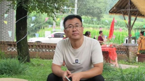 忻州市田氏蜂业爱心捐赠向参加7月26日慰问老兵遗孀传承红色精神活动的35名忻州春晖志愿者们每人赠送二斤蜂蜜