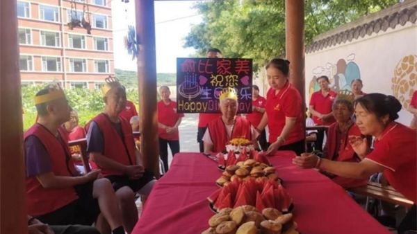 太原市杏花岭区比家美慈爱养护院七月集体生日会温暖满溢让每一位长辈都能在比家美度过美好的时光