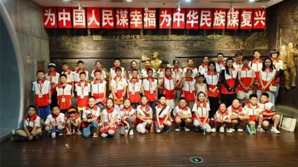 山西省红十字志愿者协会组织山西省红十字小小宣讲员参观山西省防空防灾体验馆展区展品突出知识性趣味性互动性体验性让小小宣讲员大长见识