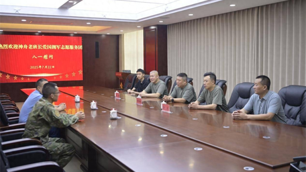 光荣传统的新时代传承 山西省最美退役军人何作冻与神舟老班长志愿服务团联合老军营街道退役军人站探访慰问革命老战士98岁曹庆云和98岁祁法治