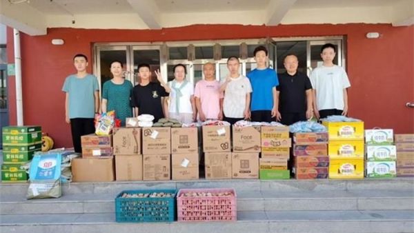 感谢爱心人士胡薇老师李韶莹老师李剑峰老师和李沐泽同学为太原市灵星康复中心孩子们捐赠价值3338.60元的鸡蛋洗衣粉醋等生活物资