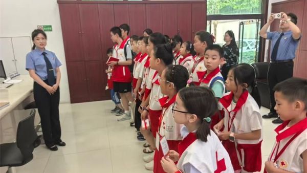山西省红十字小小宣讲员受邀来到迎泽区人民检察院参观学习学习检察官们公正执法的态度