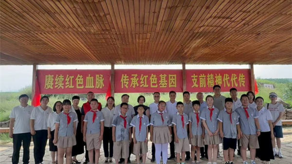 太原市万柏林工商联和市维护企业合法权益联合会携手企业家代表们走进阳曲县店子底村在这片红色土地上接受革命精神的洗礼