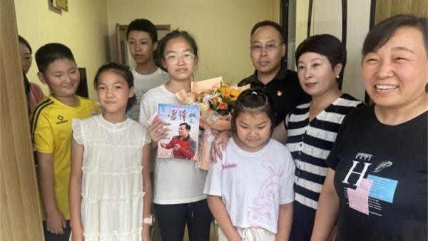 寒门燃星光格局筑未来 太原市烛光志愿服务中心暑期公益行暖遇励志少年将关怀与鼓励送给考入重点高中的贫困学子