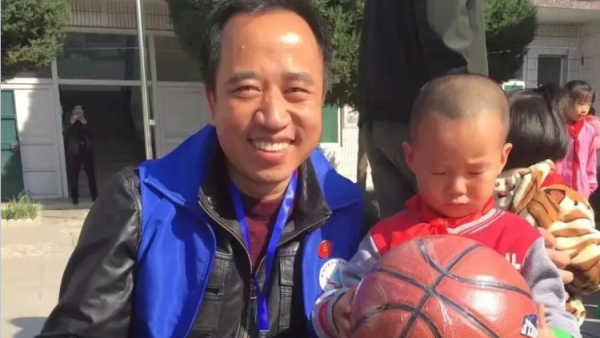 笔墨传情爱心助斋----长治市小雨点公益志愿者协会志愿者樊文俊老师与长治市雨花斋二部的公益之约