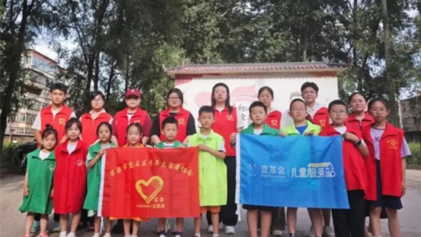 五社联动聚活力 吕梁市离石区青年志愿者协会携手尉汾路社区组织小志愿者们扫出干净路喝出甜蜜味