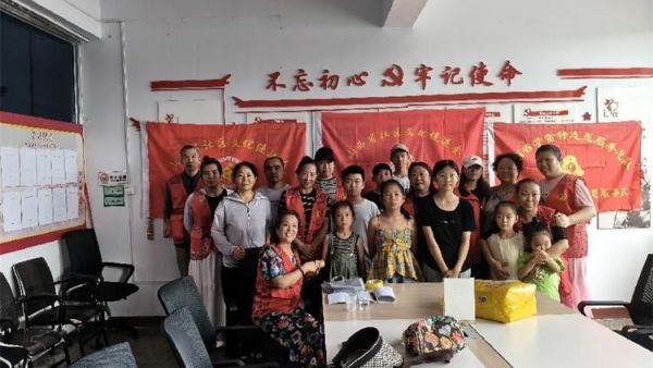 雷锋精神润童心志愿种子播社区----山西学雷锋志愿服务总队志愿者走进太原市青楼社区主题活动回眸