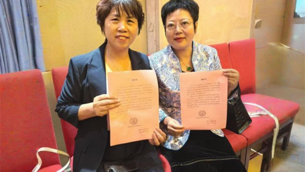 太原市妇女联合会举办2025年“三晋巾帼.公益玫瑰”太原募捐启动仪式妇女领头羊于藕亲、王霞向妇女儿童公益慈善事业捐款