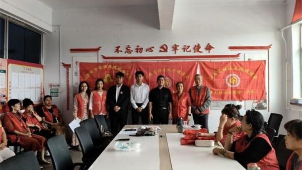 以志愿为弦弹响社区邻里和鸣曲----山西省社区文化促进会志愿工作委员会学雷锋大队在太原市青楼社区圆满举办 志愿精神暖社区携手共建邻里情 主题宣讲活动