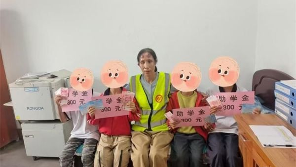 文水县爱心帮扶志愿者协会对接深圳市鹏博爱心互助协会为文水县多所学校的16名学生送来助学金每人300元协会妇联执委武变珍奔走落实让温暖直达学子