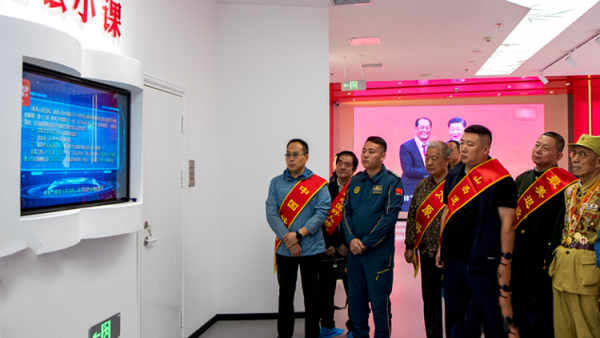 太原市小店区开展公民道德宣传日系列活动组织辖区道德模范身边好人代表分享志愿服务敬业奉献孝老爱亲的实践故事让榜样力量在互动中传递