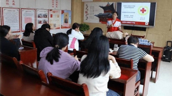 太原市滨东社区特邀小店区红十字会开展红十字应急救护公益普及培训让居民们学到了更多急救技能