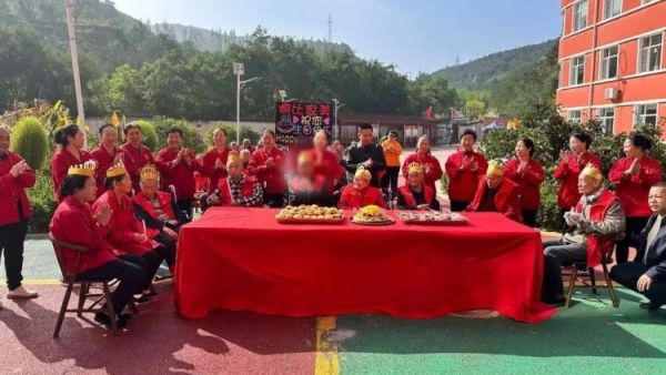 爱与温暖的汇聚----太原市杏花岭区比家美慈爱养护院九月集体生日会