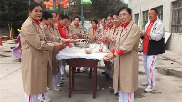 国庆中秋双节传情暖乡村公益同行护夕阳----寿阳县卡卡公益携手山西鼎盛源煤层气股份有限公司走进寿阳县草沟村80袋白面发放给高龄老人