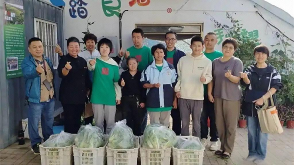 山西会馆回访太原市安健儿公益中心并收购爱心蔬菜用于清徐关帝城关公宴及非遗美食体验区