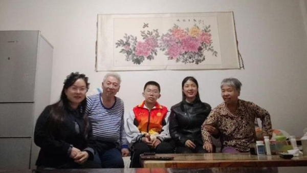 太原市烛光志愿服务中心组织志愿者走进失独老人家中开展中秋送祝福关爱暖人心慰问活动为老人们送去节日的关怀与祝福