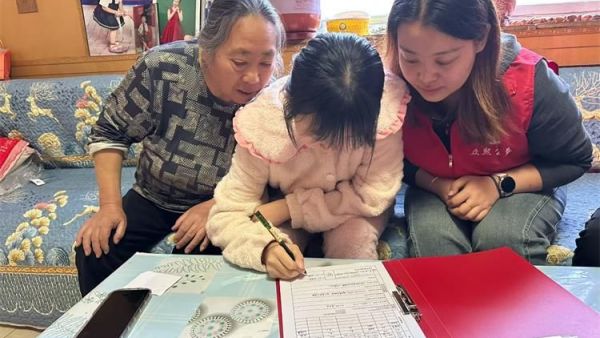 助学筑梦----太原市古交众熙公益协会志愿者坚定了守护每一个困境学子梦想的决心走进孩子们的家庭尽力帮助