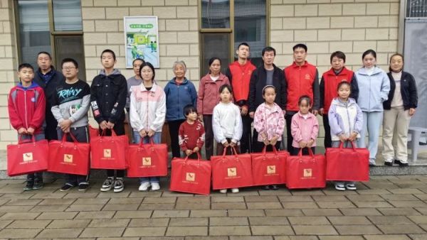 阳光长治&相伴成长----长治市阳光困境儿童帮扶协会携手屯留区民政局开展困境关怀帮扶活动