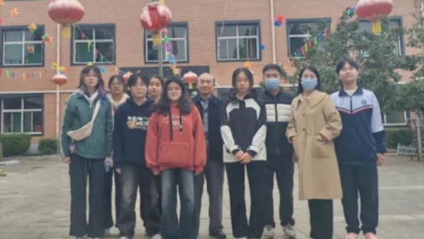 长治市阳光困境儿童帮扶协会志愿者赴潞州区南山田园敬老院义务理发为老人们送上了一份贴心的秋日关怀