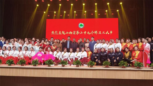 向忻州榜样崔文虎老师学习----山西千蚕被业有限公司为忻州市环卫工人捐助2000条寒冷冬天棉被送去爱心温暖