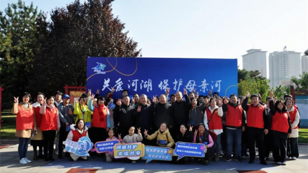 圆满收官！阳泉市“河动快闪跑”解锁护河新姿势 山西大亚文化传媒有限公司和阳泉市义工联合会承办的全省关爱河湖保护母亲河系列活动阳泉市河动快闪跑活动在桃河公园举办