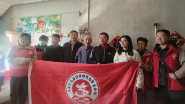 浑源县残联扶残助残志愿者协会开展 情暖社区·乐享重阳 志愿服务活动深入恒麓社区、和顺社区走访慰问孤寡老人及老党员