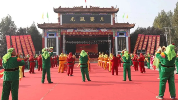 临汾市尧都区吴村镇南太涧村第十四届关公文化艺术节隆重开幕临汾市文明交通志愿者协会副会长贾斗记组织带队参加