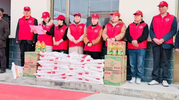 2025“九九重阳节”潞城区正能量公益协会组织志愿者走进红色教育基地----黄牛蹄乡土脚村开展敬老爱老活动