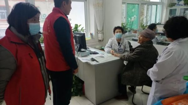 独居老人突发急病！机车社区联合杏花红志愿服务队“齿轮互助社”志愿者15分钟紧急救援突发疾病的独居老人